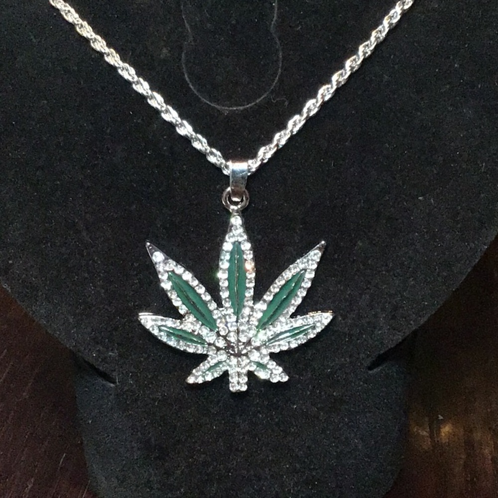 420 Silver Leaf with Dominique cut around the Leaf